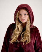 Load image into Gallery viewer, Snuggz Women Burgundy Original Hooded Blanket