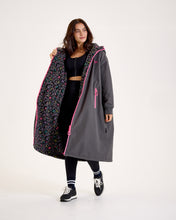 Load image into Gallery viewer, Snuggz Women Original Reversible Leopard Print Changing Robe