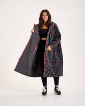 Load image into Gallery viewer, Snuggz Women Original Reversible Leopard Print Changing Robe