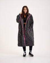 Load image into Gallery viewer, Snuggz Women Original Reversible Leopard Print Changing Robe