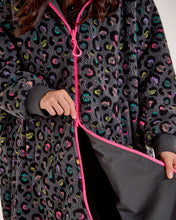 Load image into Gallery viewer, Snuggz Women Original Reversible Leopard Print Changing Robe