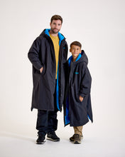 Load image into Gallery viewer, Snuggz Adult Lite Black Changing Robe with Blue Borg