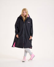 Load image into Gallery viewer, Snuggz Lite Black Changing Robe with Blue or Pink Borg