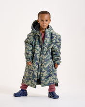 Load image into Gallery viewer, Snuggz Kids Lite Green Camo Changing Robe