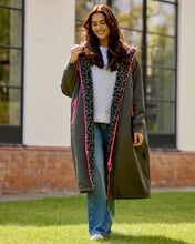 Load image into Gallery viewer, Snuggz Women Original Reversible Leopard Print Changing Robe