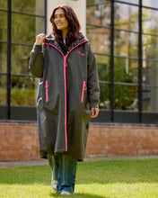 Load image into Gallery viewer, Snuggz Women Original Reversible Leopard Print Changing Robe