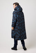 Load image into Gallery viewer, Snuggz Original Boys Batman Changing Robe