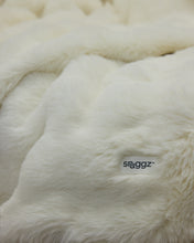 Load image into Gallery viewer, Snuggz Ivory Faux Fur Blanket