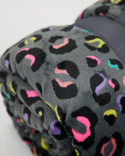 Load image into Gallery viewer, Snuggz Leopard Fleece Throw Blanket