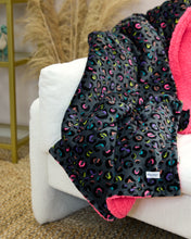 Load image into Gallery viewer, Snuggz Leopard Fleece Throw Blanket