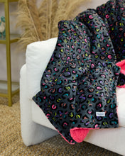 Load image into Gallery viewer, Snuggz Leopard Fleece Throw Blanket