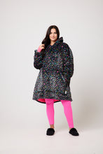 Load image into Gallery viewer, Snuggz Women Original Leopard Print Hooded Blanket.