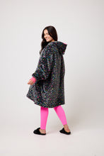 Load image into Gallery viewer, Snuggz Women Original Leopard Print Hooded Blanket.