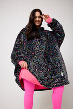 Load image into Gallery viewer, Snuggz Women Original Leopard Print Hooded Blanket.
