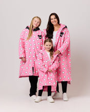 Load image into Gallery viewer, Snuggz Original Kids Minnie Mouse Changing Robe
