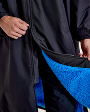 Load image into Gallery viewer, Snuggz Men Lite Black Changing Robe with Blue Borg
