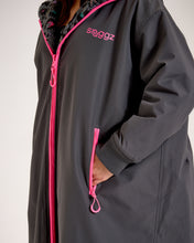 Load image into Gallery viewer, Snuggz Women Original Reversible Leopard Print Changing Robe
