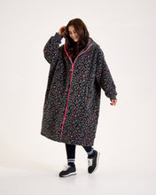 Load image into Gallery viewer, Snuggz Women Original Reversible Leopard Print Changing Robe
