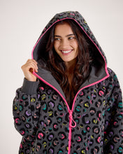 Load image into Gallery viewer, Snuggz Women Original Reversible Leopard Print Changing Robe
