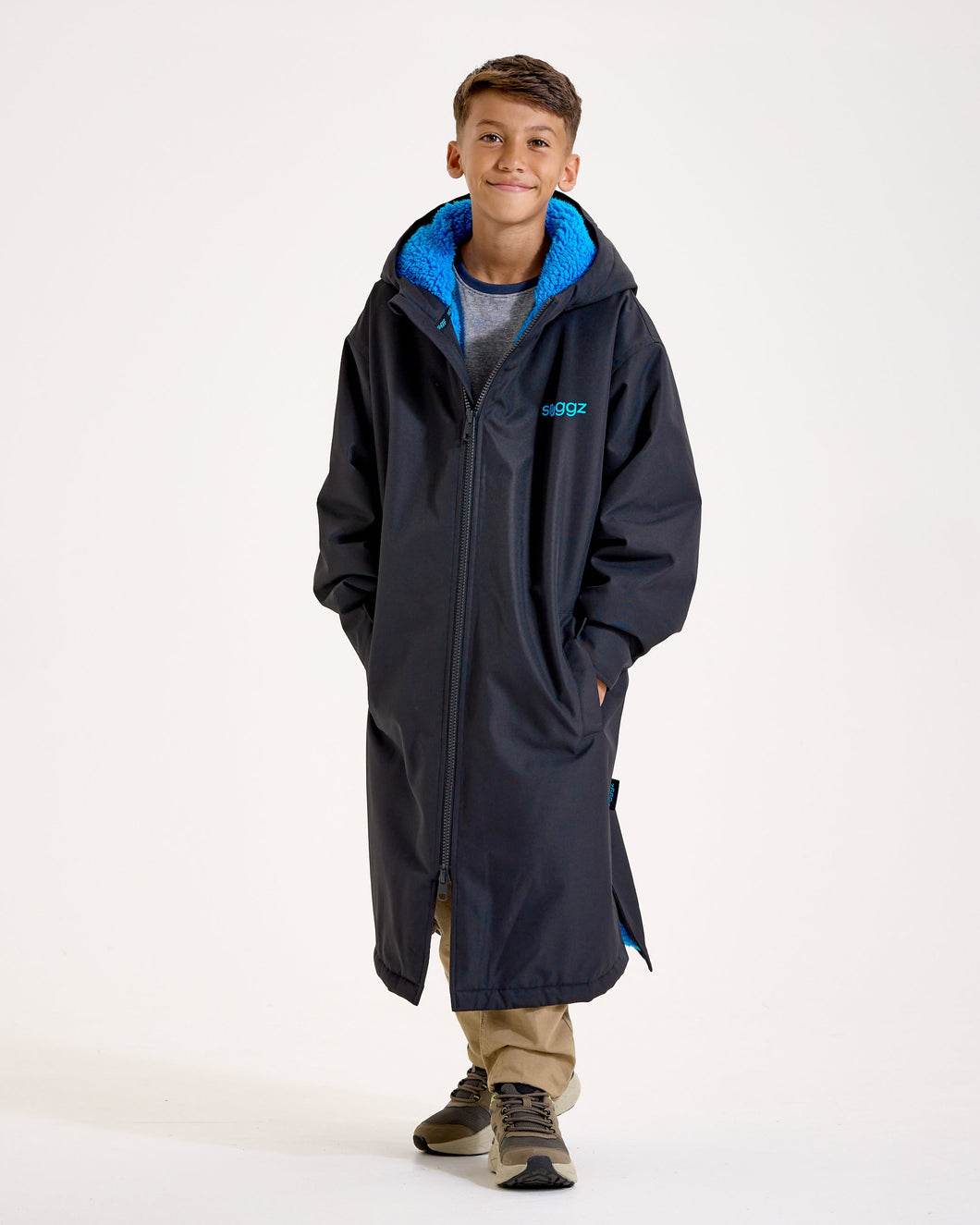 Snuggz Kids Lite Black Changing Robe with Blue Borg