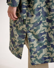 Load image into Gallery viewer, Snuggz Men Lite Green Camo Changing Robe
