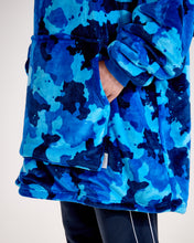 Load image into Gallery viewer, Snuggz Men Original Blue Camo Hooded Blanket
