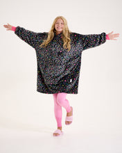 Load image into Gallery viewer, Snuggz Women Original Leopard Print Hooded Blanket.
