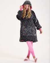 Load image into Gallery viewer, Snuggz Women Original Leopard Print Hooded Blanket.
