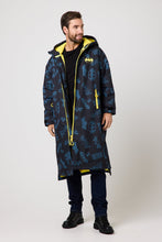 Load image into Gallery viewer, Snuggz Original Mens Batman Changing Robe
