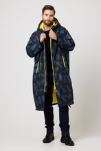 Load image into Gallery viewer, Snuggz Original Mens Batman Changing Robe
