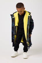 Load image into Gallery viewer, Snuggz Original Mens Batman Changing Robe
