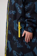 Load image into Gallery viewer, Snuggz Original Mens Batman Changing Robe

