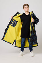 Load image into Gallery viewer, Snuggz Original Mens Batman Changing Robe

