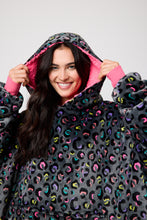 Load image into Gallery viewer, Snuggz Women Original Leopard Print Hooded Blanket.
