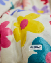 Load image into Gallery viewer, Snuggz Flower Power Cosy Throw Blanket
