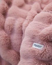 Load image into Gallery viewer, Snuggz Pink Faux Fur Blanket

