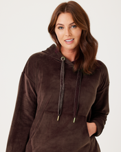 Load image into Gallery viewer, Snuggz Women Mulberry Velour Loungewear Set
