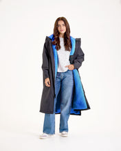 Load image into Gallery viewer, Snuggz Adult Lite Black Changing Robe with Blue Borg
