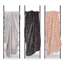 Load image into Gallery viewer, Snuggz Cosy Throw
